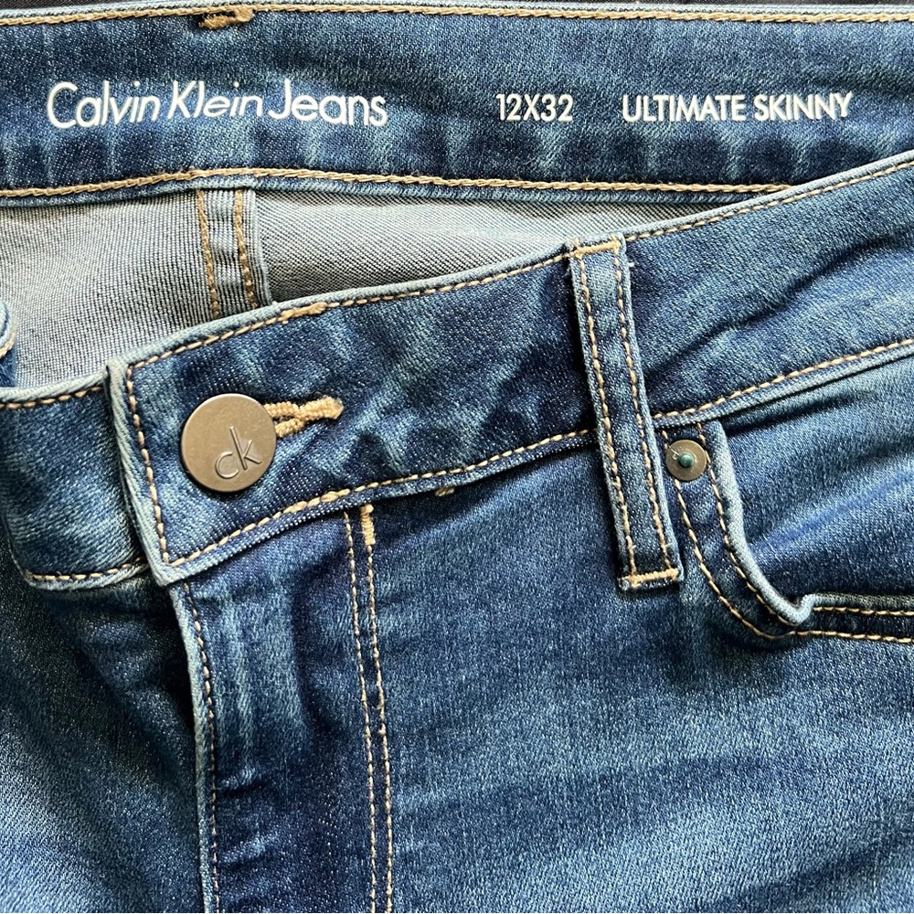 Calvin Klein Women's Skinny Jeans - Dark Blue